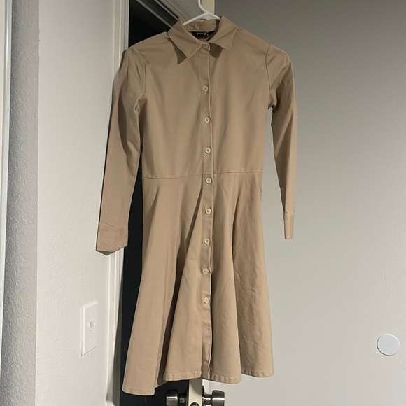 Tan color dress - Picture 1 of 2
